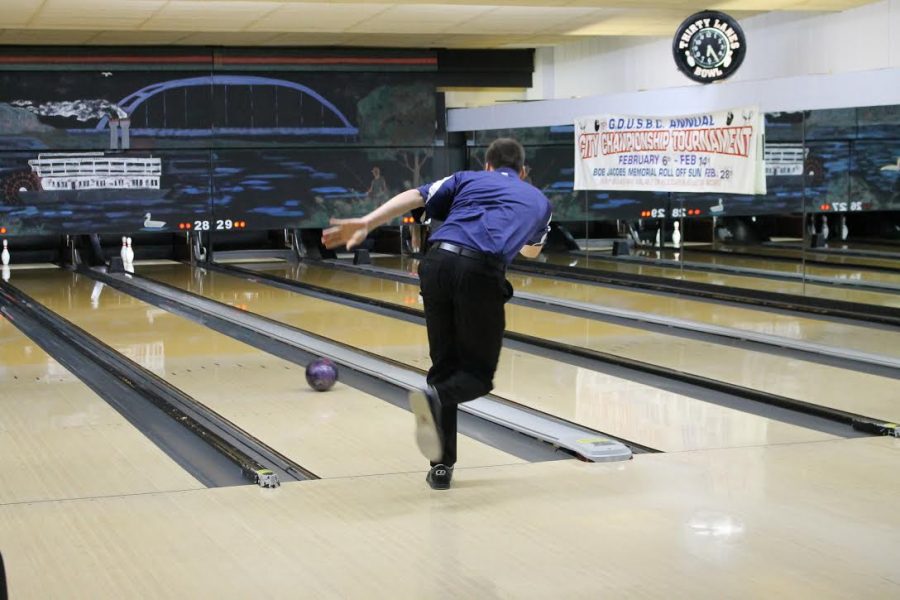 PV+bowling+rolls+into+a+new+season
