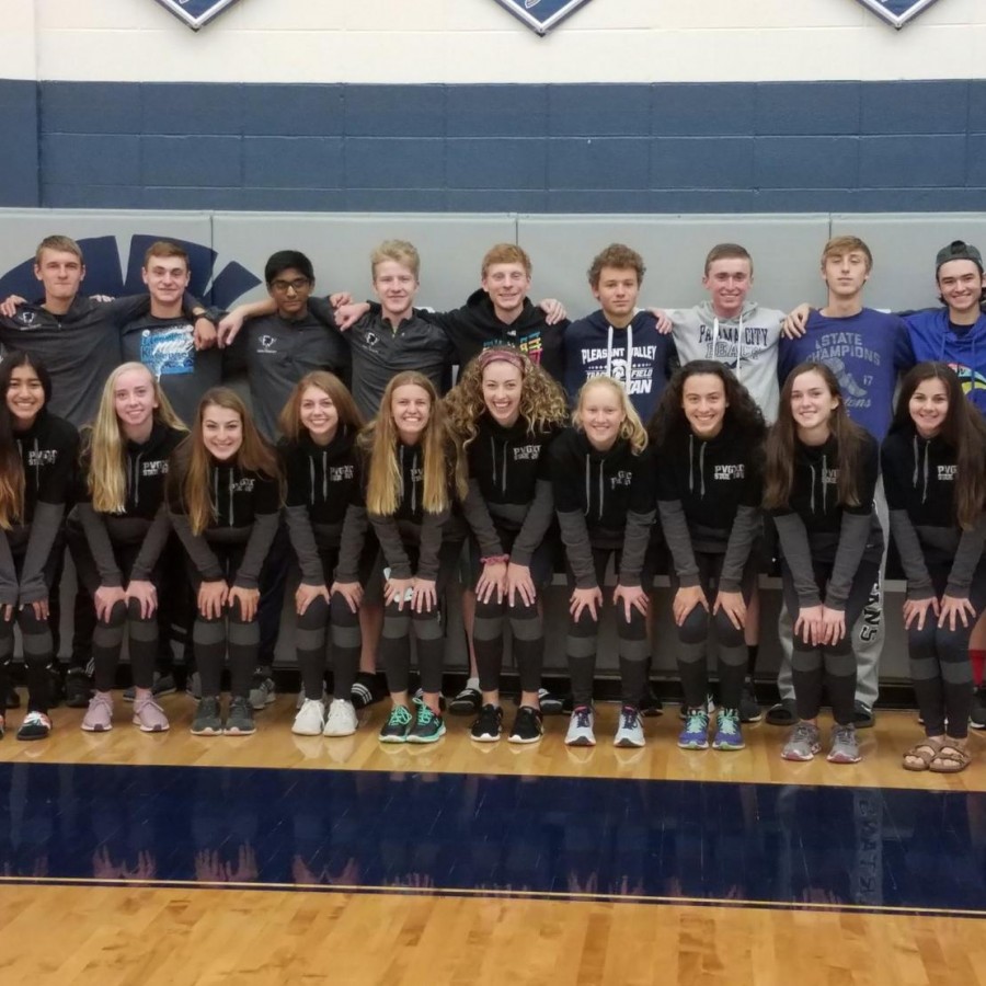 The+Cross+Country+Varsity+teams+pose+together+for+a+picture+at+their+send+off+before+heading+off+to+the+state+meet.