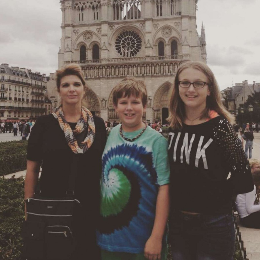 Ava Stigler standing along side of Ethan Stigler and Adrienne Stigler in front of the Notre Dame in fall of 2014

