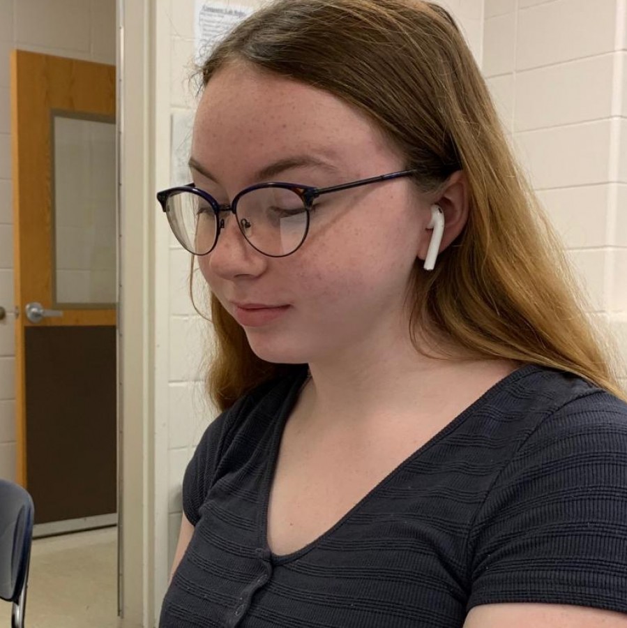 Senior Amy Oberhart studies her theory homework while listening to music.