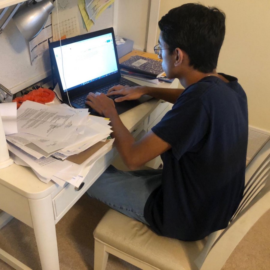 Aditya+Desai+focuses+on+completing+his+13th+college+application+before+the+November+deadline.