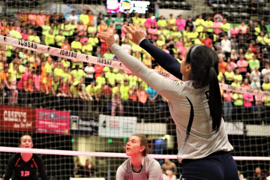 Ilah Perez-Johnson sends the ball over the net to keep the point alive.