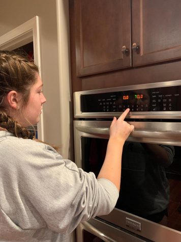 Freshman Molly Ramirez changes the clock in her kitchen to an hour later for Spring daylight savings. 