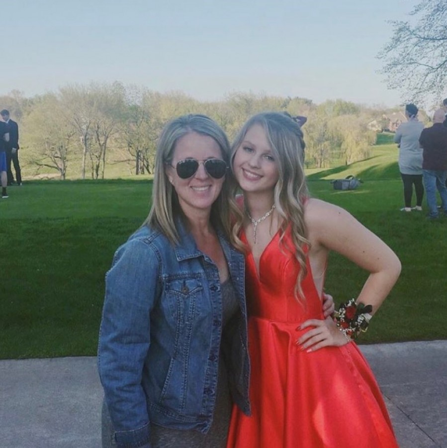 Junior Reese Lienemann poses for a picture with her mom for prom 2019.