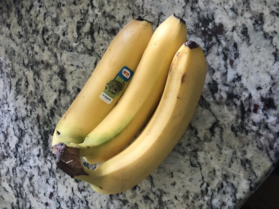 Hy-Vee+is+giving+out+32%2C000+bananas+to+those+in+need.