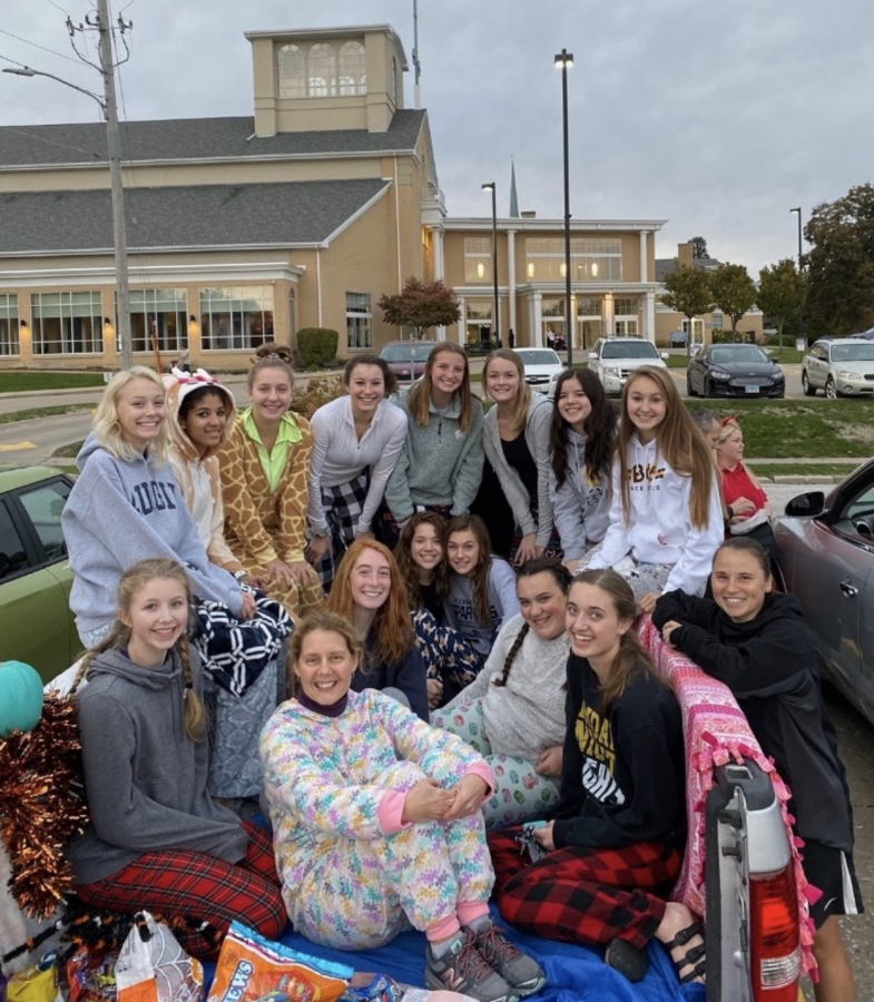 Anna+Thorne+and+her+Church+group+celebrate+their+trunk%E2%80%99s+pajama+and+slumber+party+themed+trunk+from+2019%E2%80%99s+trunk-or-treat+activity.+Trunk-or-treat+is+listed+as+a+%E2%80%9Cmoderate+risk%E2%80%9D+when+it+comes+to+staying+safe+from+COVID-19%2C+if+done+the+correct+way.+This+is+just+one+of+the+many+activities+that+people+can+participate+in+while+being+healthy+for+this+year%E2%80%99s+Halloween.