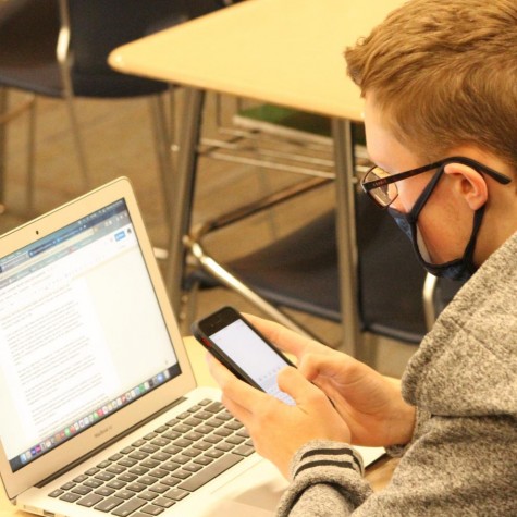 Student Jonathan Sulgrove is one of many students at PV who prefers to use Apple devices, and displays the dominance of Apple’s notebooks and smartphones at PVHS.