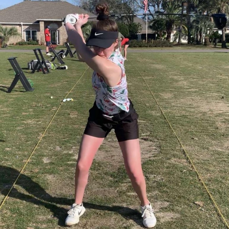 Junior Erika Holmberg continues to thrive within the sport of golf, as well as her other activities and academics, while dealing with difficulties due to a rare condition in her right foot. 