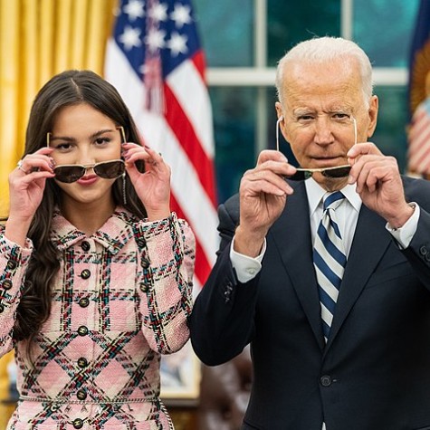 Pop Star Olivia Rodrigo posing with the President of the United States promoting Vaccines in teens.