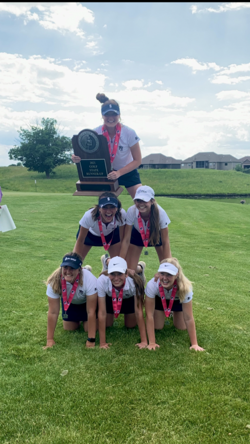 The 2021 PV varsity girls’ golf team poses after placing runner-up at the 2021 state championship.