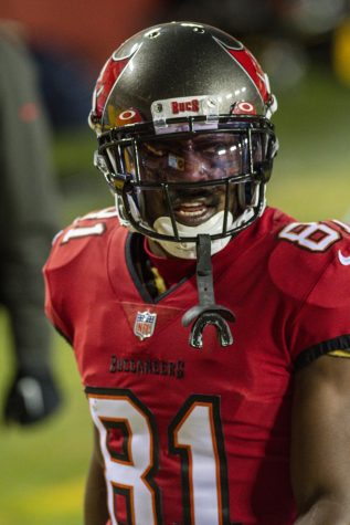 Antonio Brown suits up in a Buccaneers jersey and verbally screams at a referee.