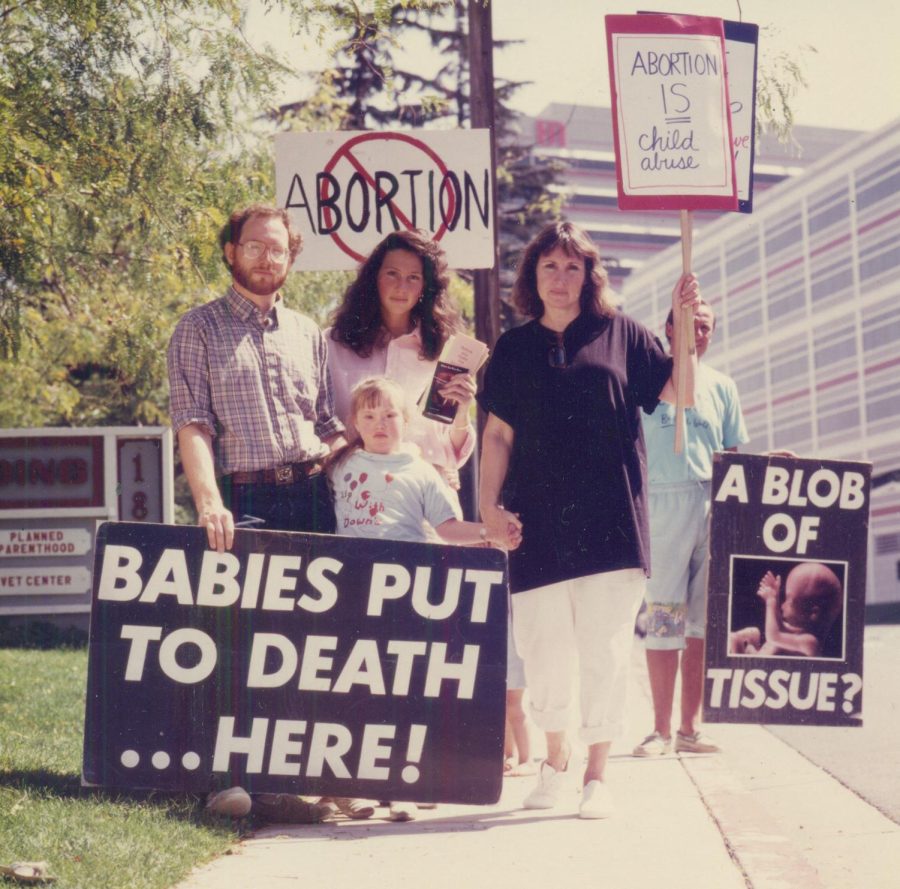 A family protests abortion in front of the Bay Area clinic in 1986 during the Operation Rescue era. 