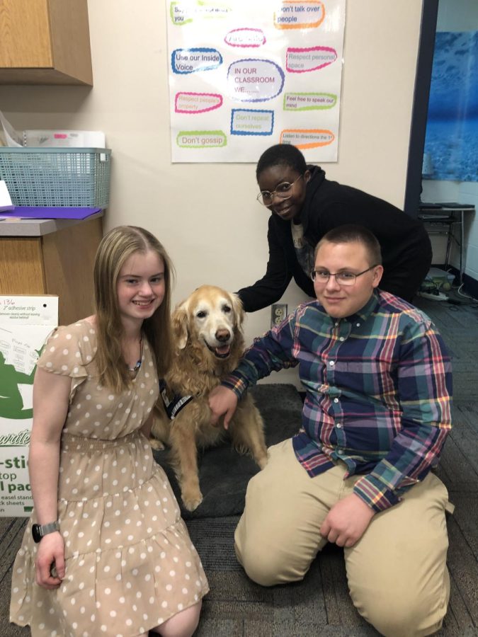 Students+pose+for+a+photo+with+PVs+first+ever+therapy+dog%2C+Mojo.+Concluding+the+2021-2022+school+year%2C+Mojo+has+announced+his+retirement+after+11+years+in+the+district.