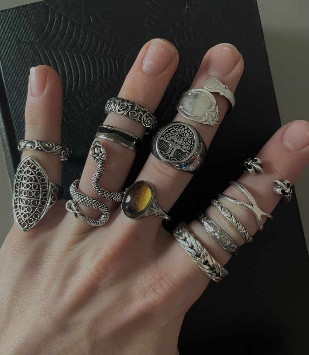 Rings come in all different shapes and sizes and can be used to create more details in outfits.