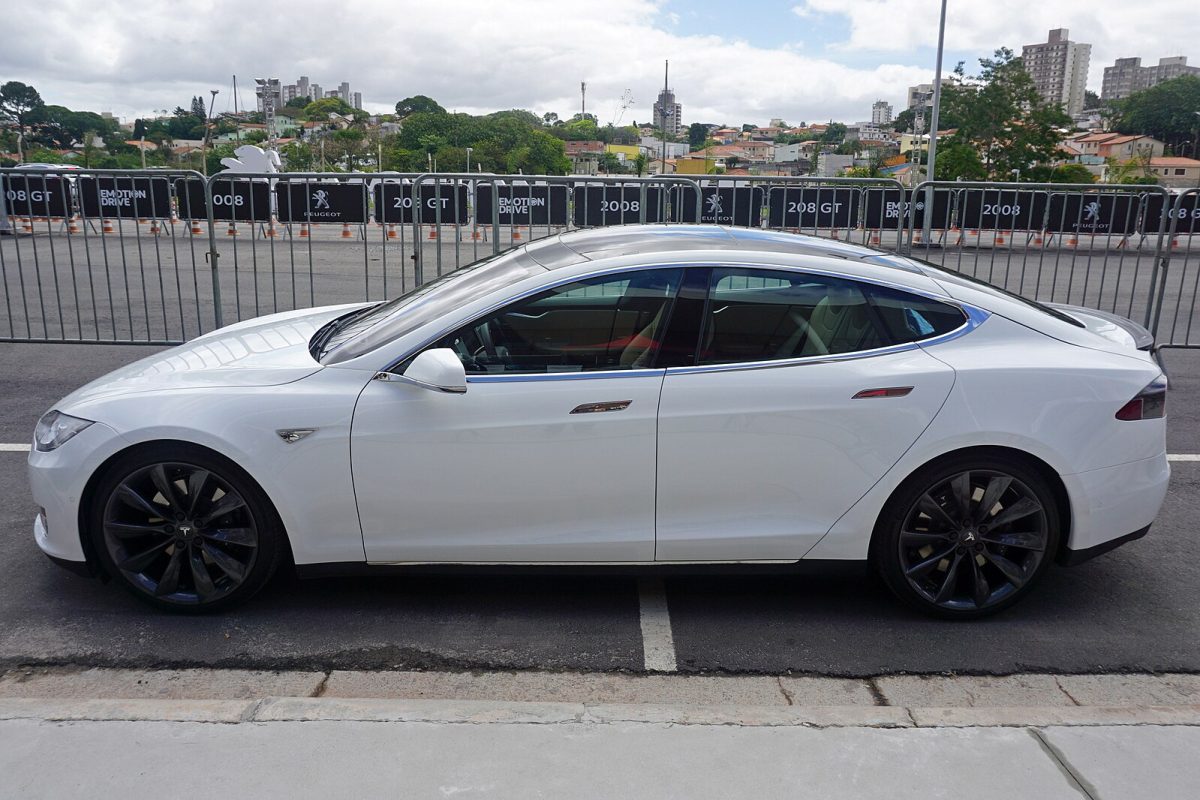 Tesla Model S P70

Photo Credit: Mario_Roberto_Duran_Ortiz