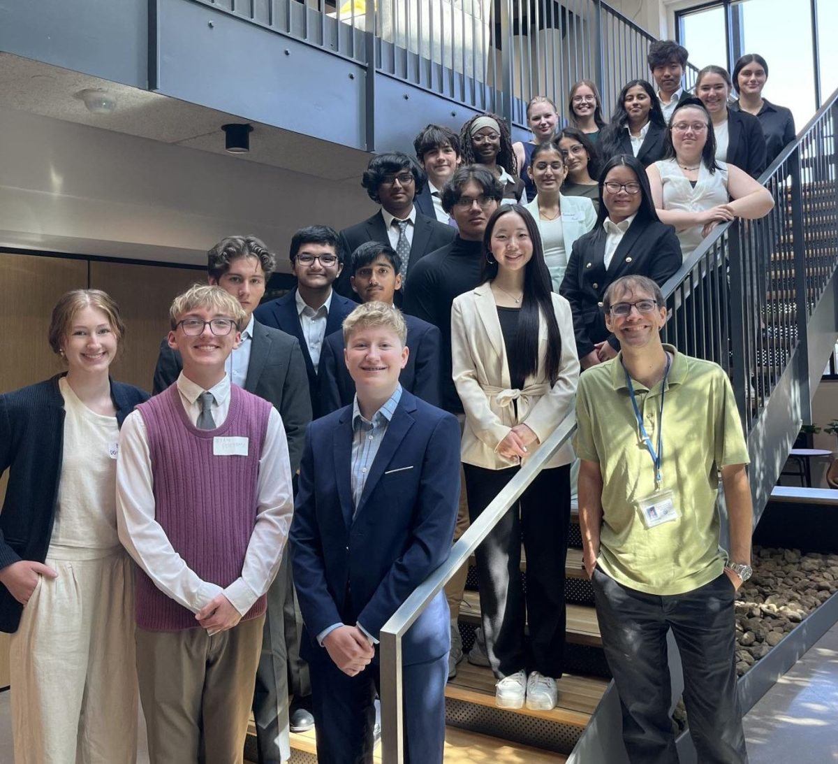 Pictured above are the MUN club members who attended the IYS Regional Meeting on Oct. 3. The club will attend the state-wide symposium on Nov. 7.  
Photo credit to Andrés Bravo