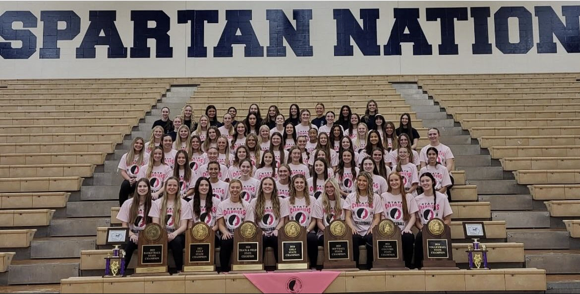 All of the female State Champion Teams pose together for a photo. 