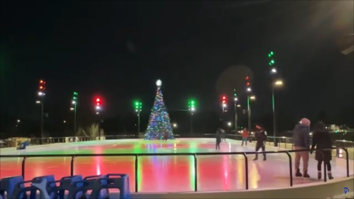 Bettendorf debuts new ice skating rink