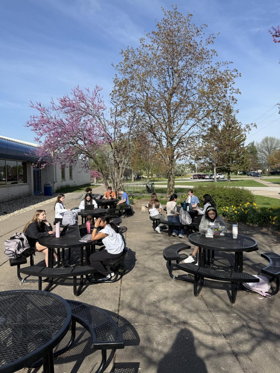 Honors Journalism students from PV High School enjoy the sunny day by holding class outside, improving their focus and mood.